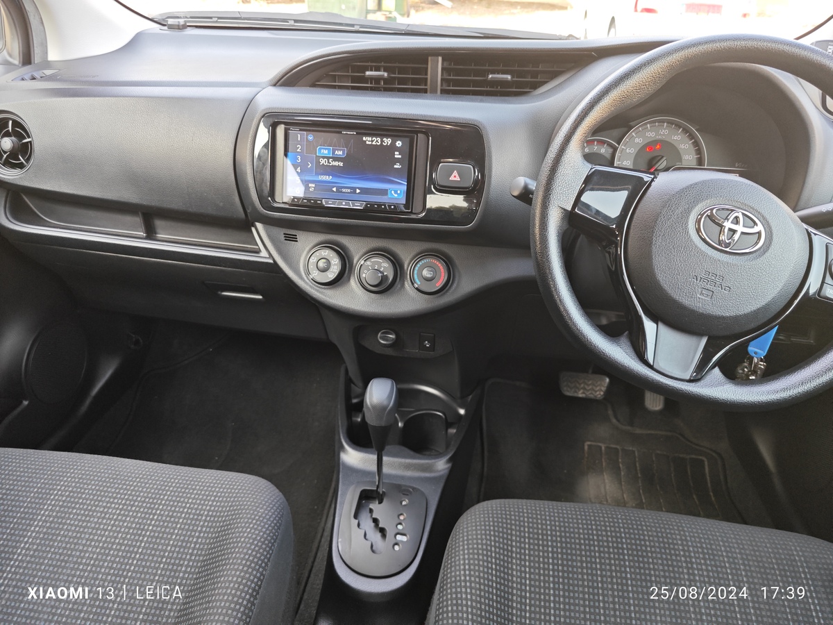 Toyota Vitz &mdash; photo 3
