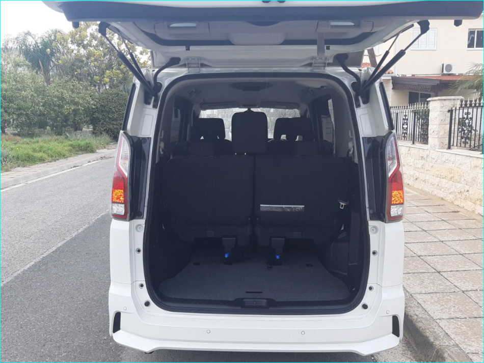 Nissan Serena &mdash; photo 3
