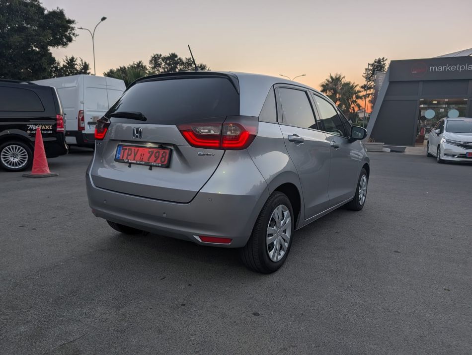 HONDA FIT HYBRID photo 4