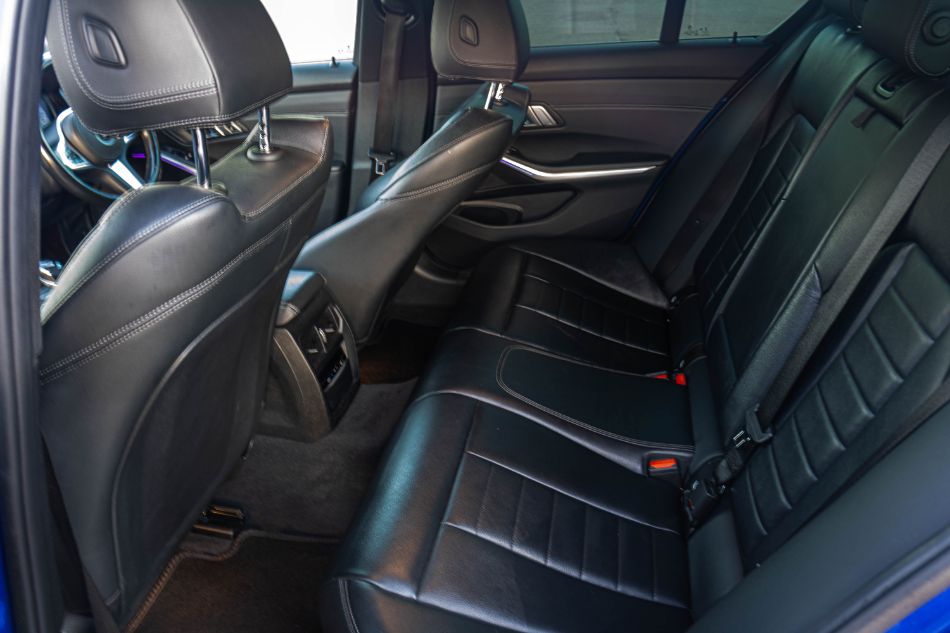 BMW 330E — view 5