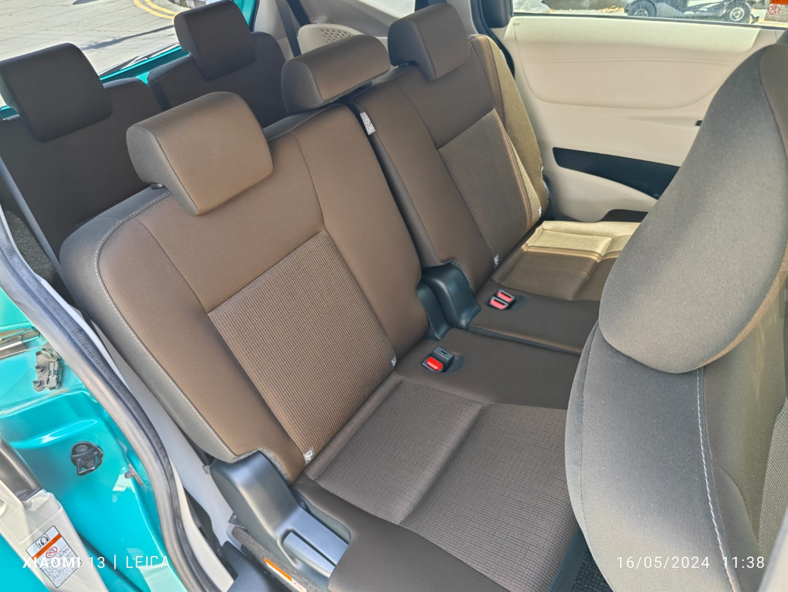 Toyota Sienta &mdash; photo 6