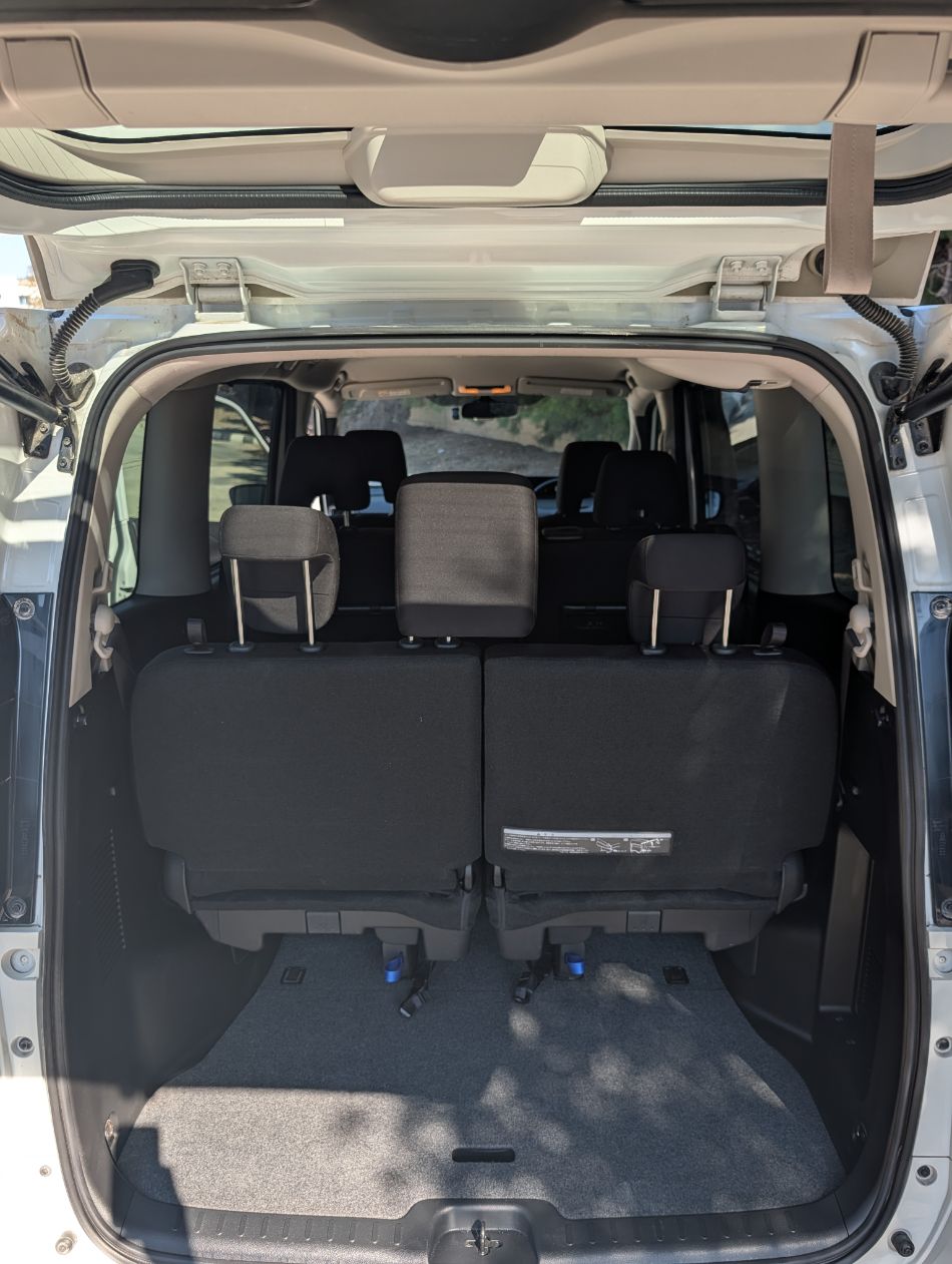 NISSAN SERENA photo 6