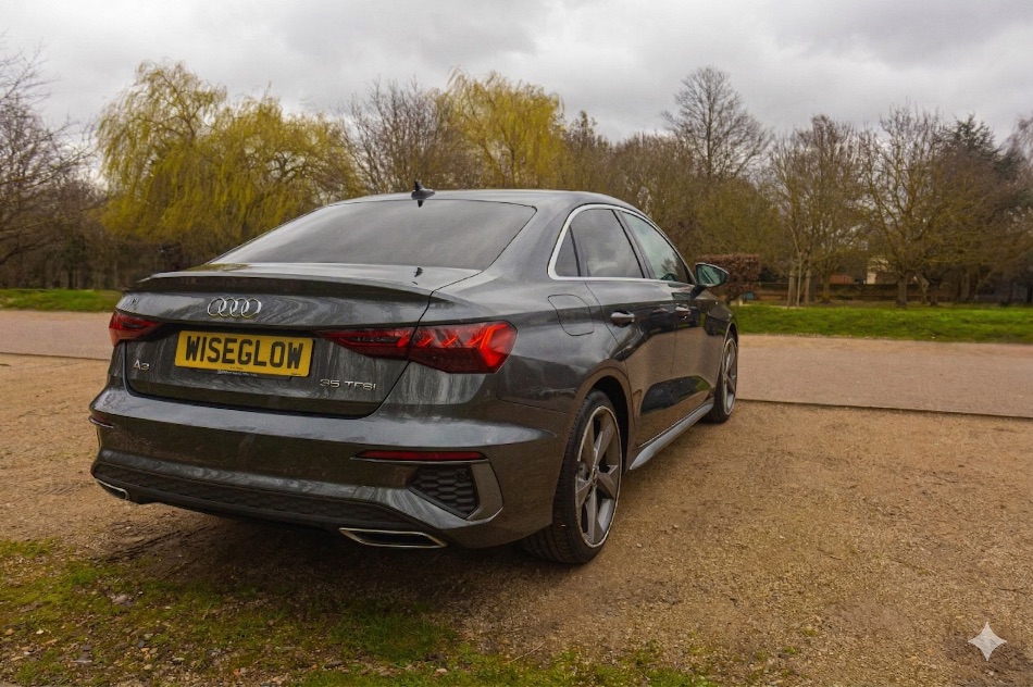 AUDI A3 Saloon — view 3