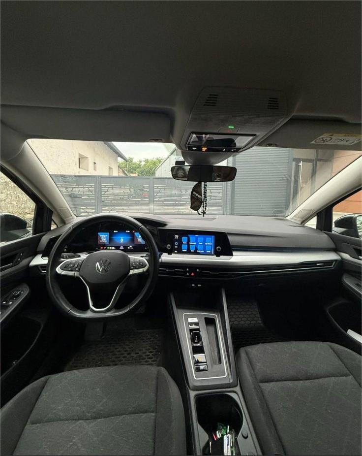 VOLKSWAGEN GOLF 8