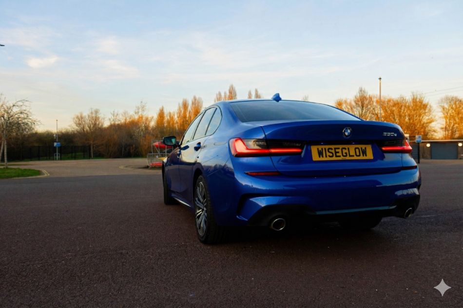 BMW 330E — view 22
