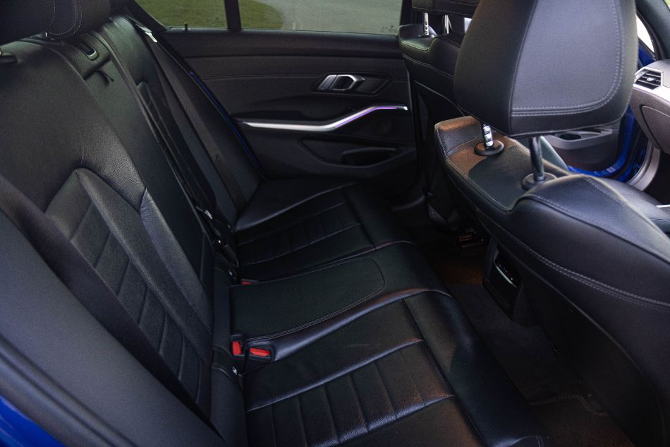 BMW 330E — view 10