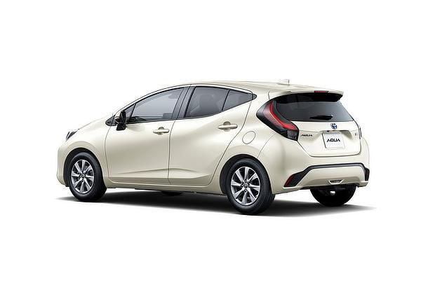 AQUA HYBRID TOYOTA