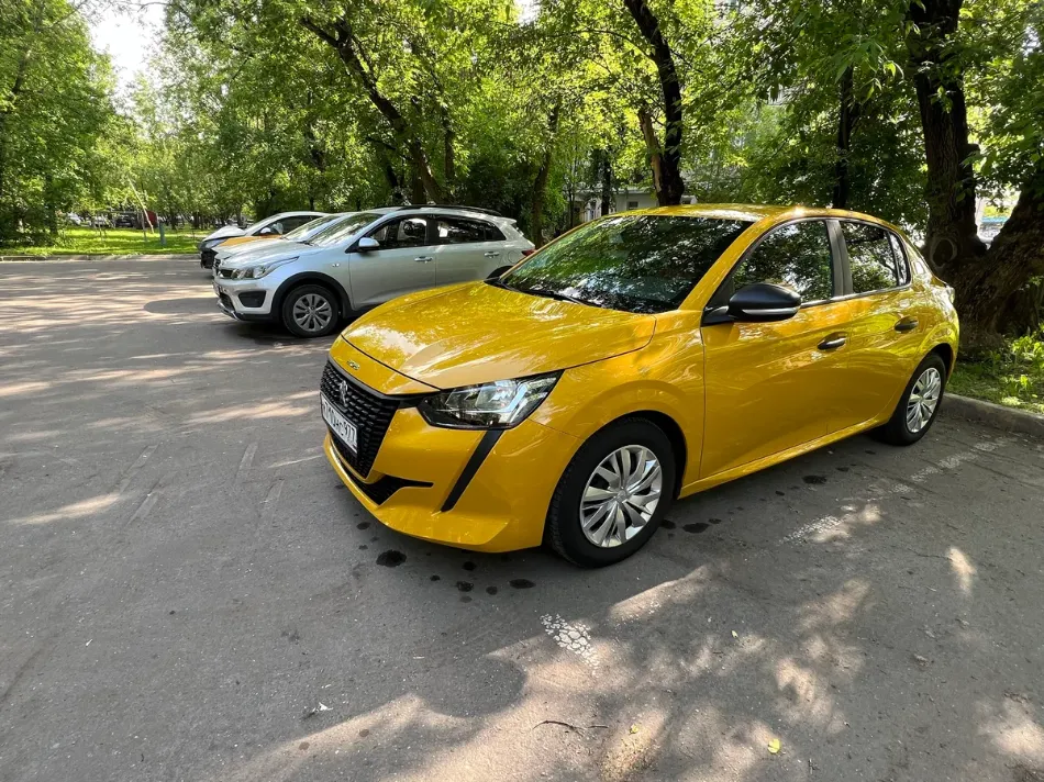 PEUGEOT 208