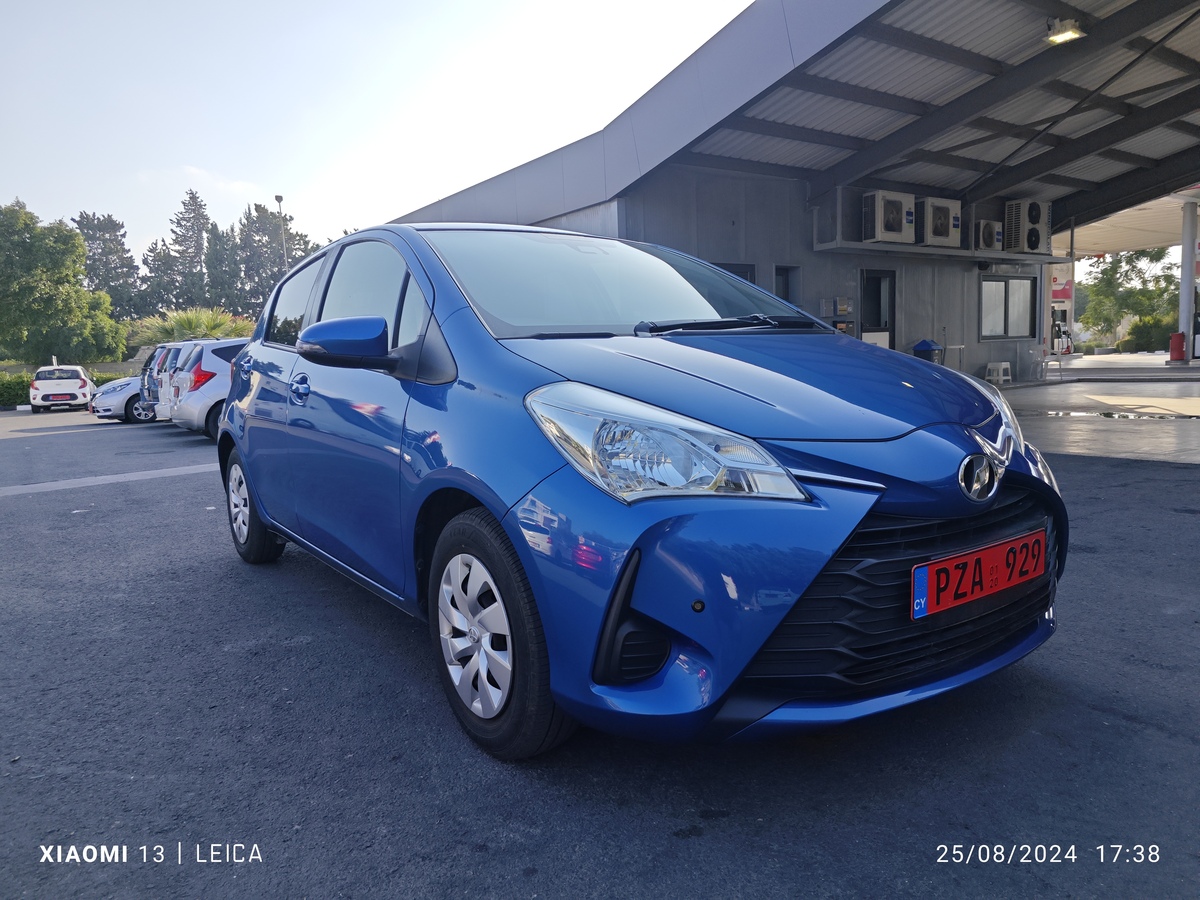 Toyota Vitz &mdash; photo 1