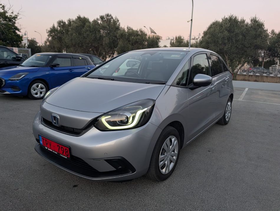 HONDA FIT HYBRID photo 2