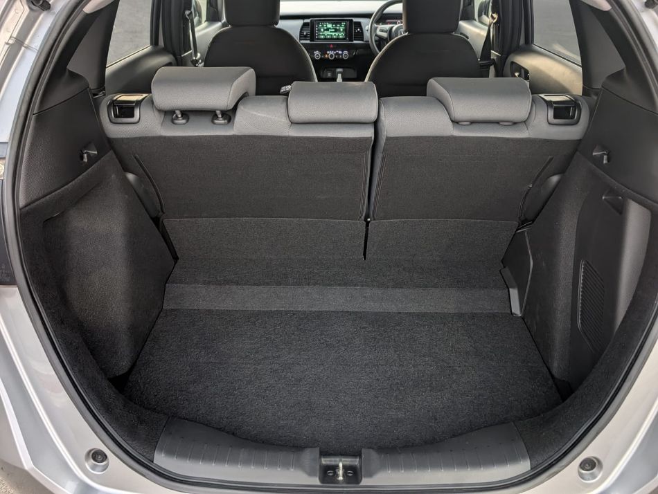 HONDA FIT HYBRID photo 6