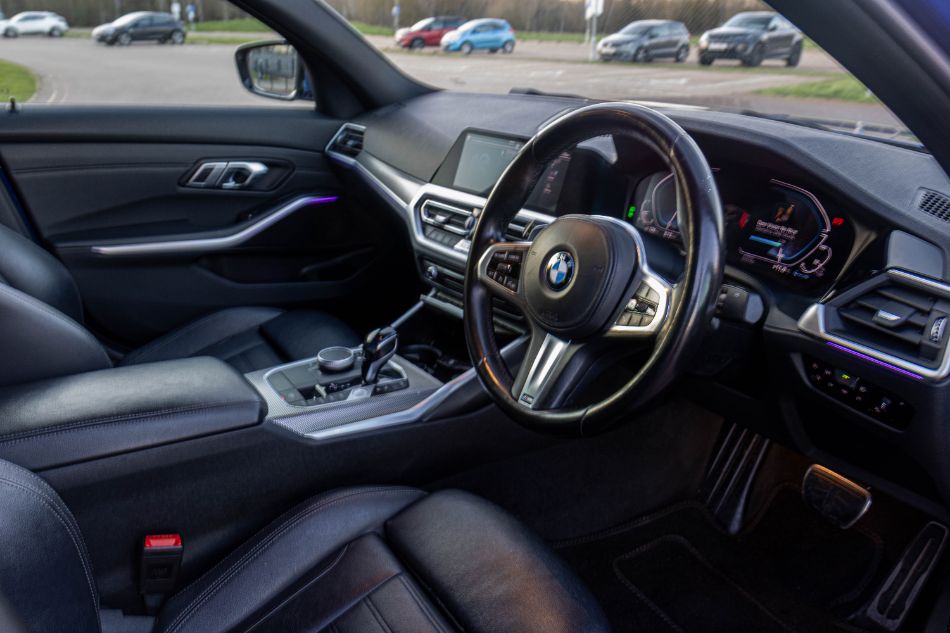 BMW 330E — view 7