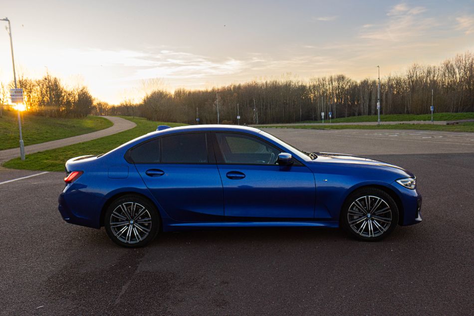 BMW 330E — view 11