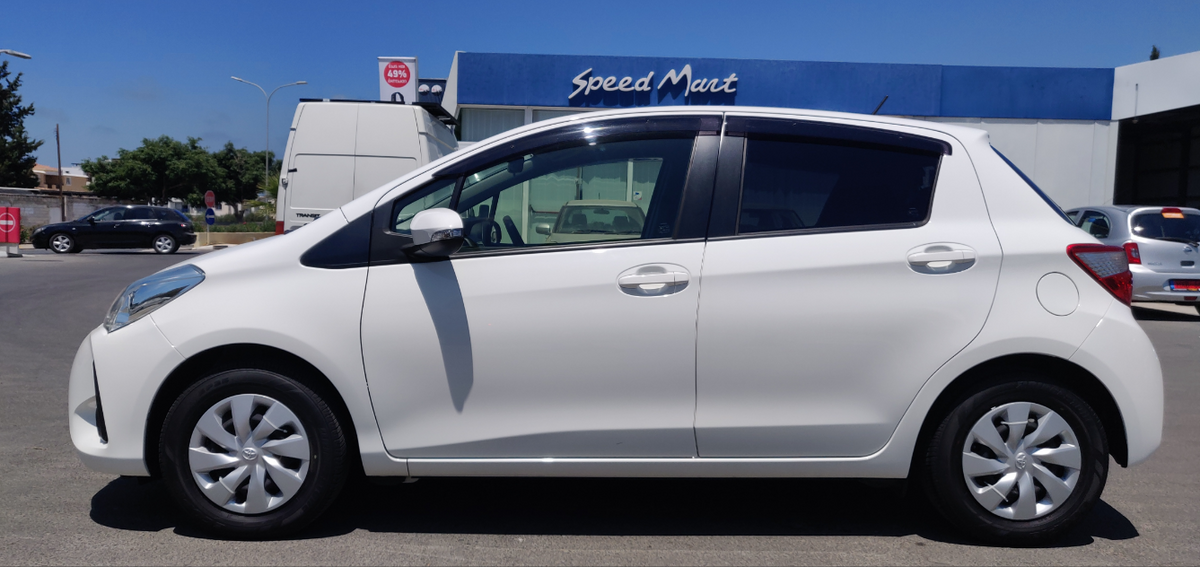Toyota Vitz — photo 3