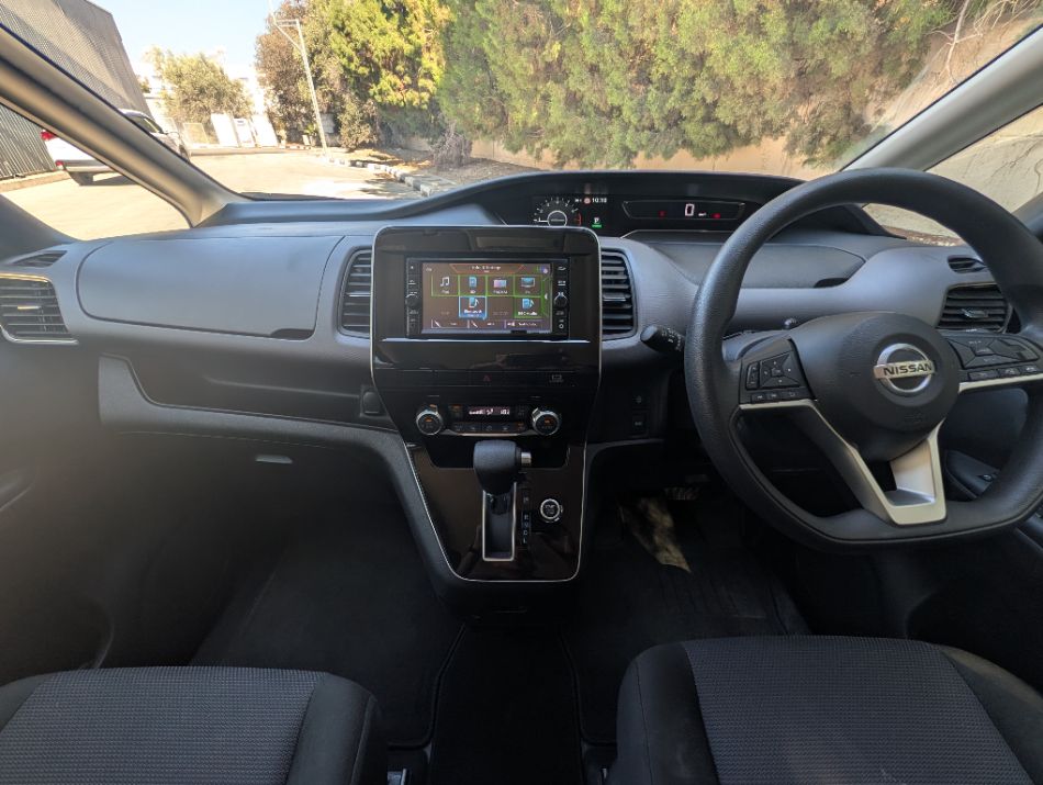 NISSAN SERENA photo 5