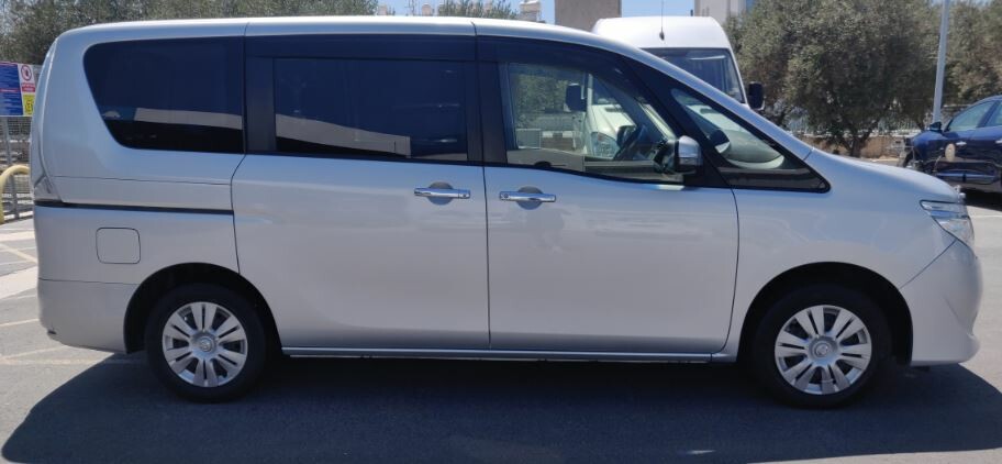 Nissan Serena &mdash; photo 2