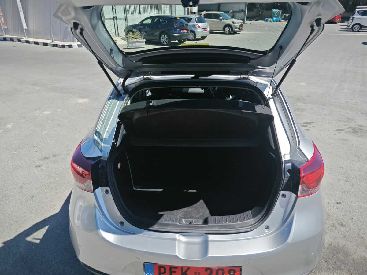 Mazda 2 &mdash; photo 5