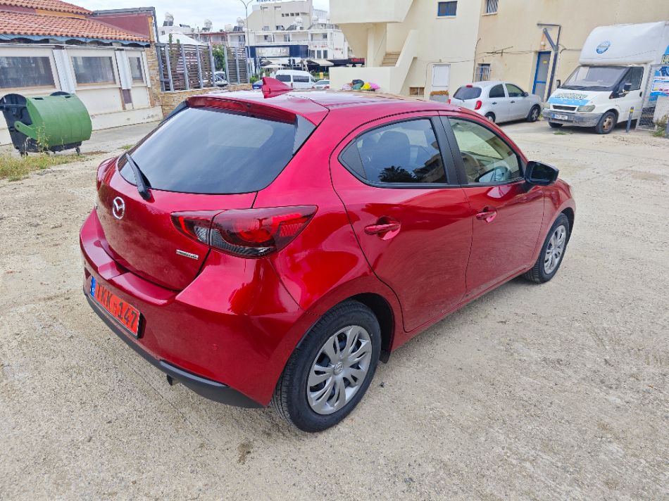 Mazda 2 — photo 2