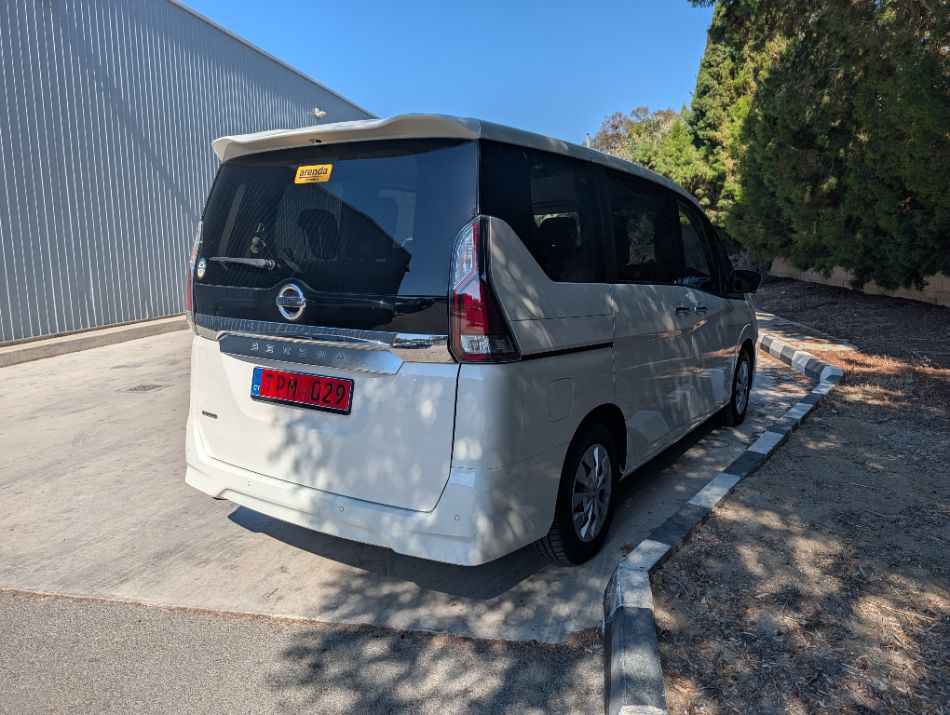 NISSAN SERENA photo 3