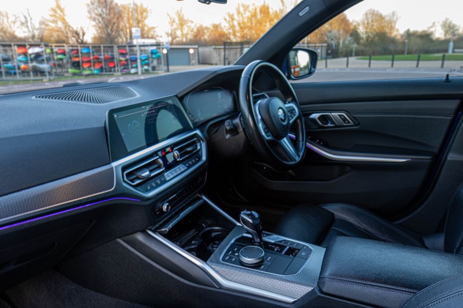 BMW 330E — view 3