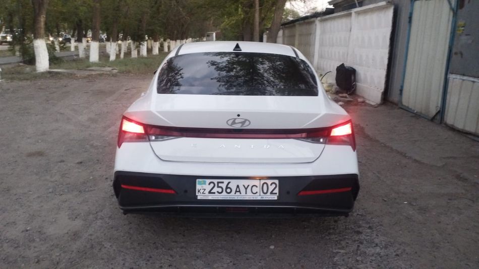 HYUNDAI ELANTRA