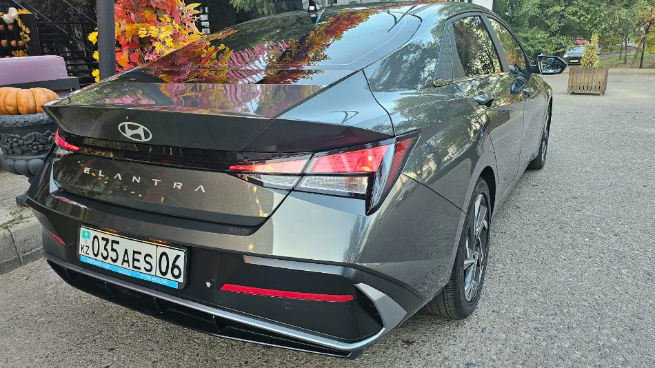HYUNDAI ELANTRA