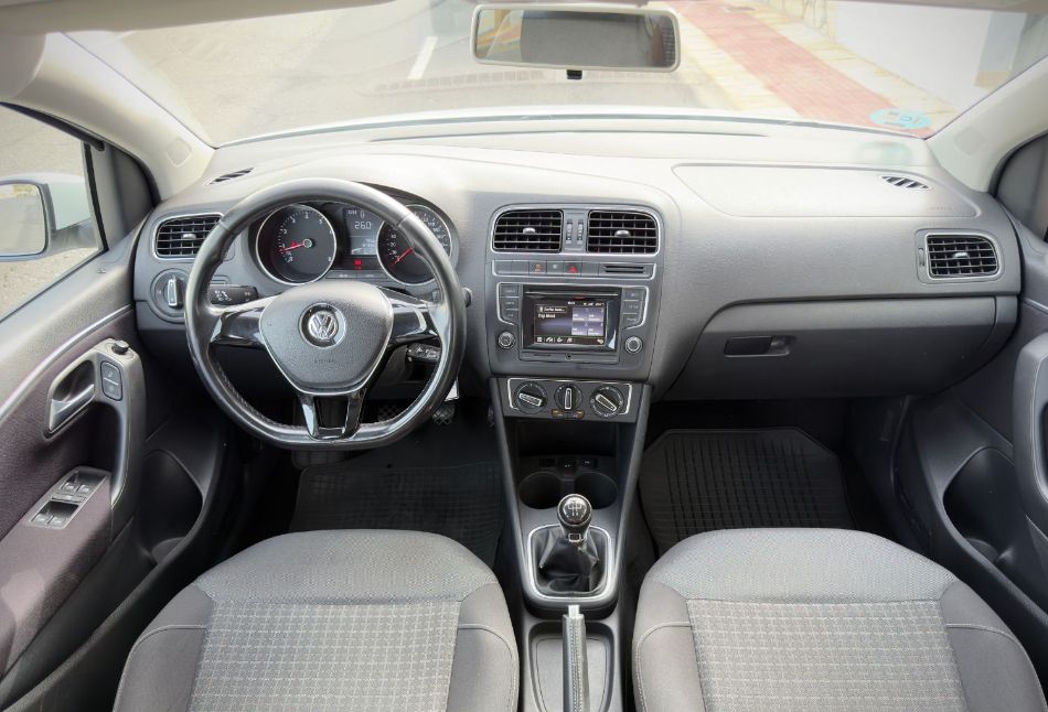VOLKSWAGEN POLO