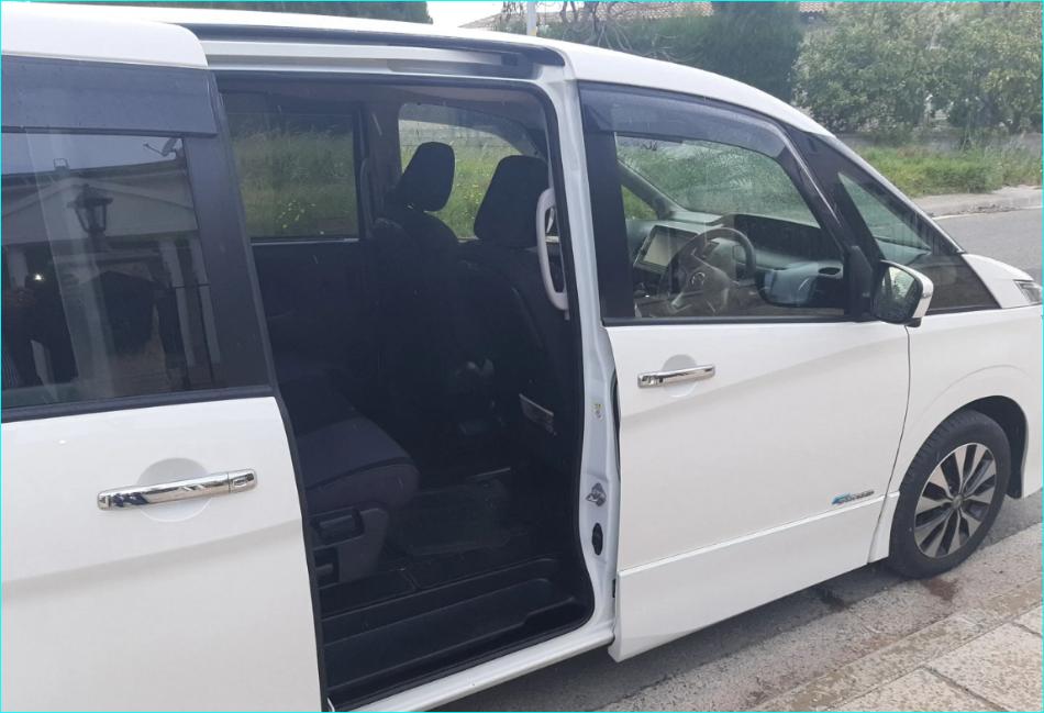 Nissan Serena &mdash; photo 2