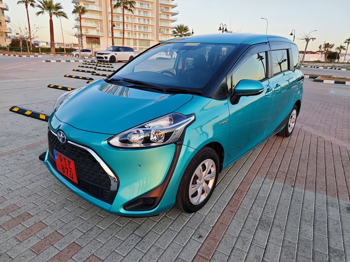 Toyota Sienta &mdash; photo 2